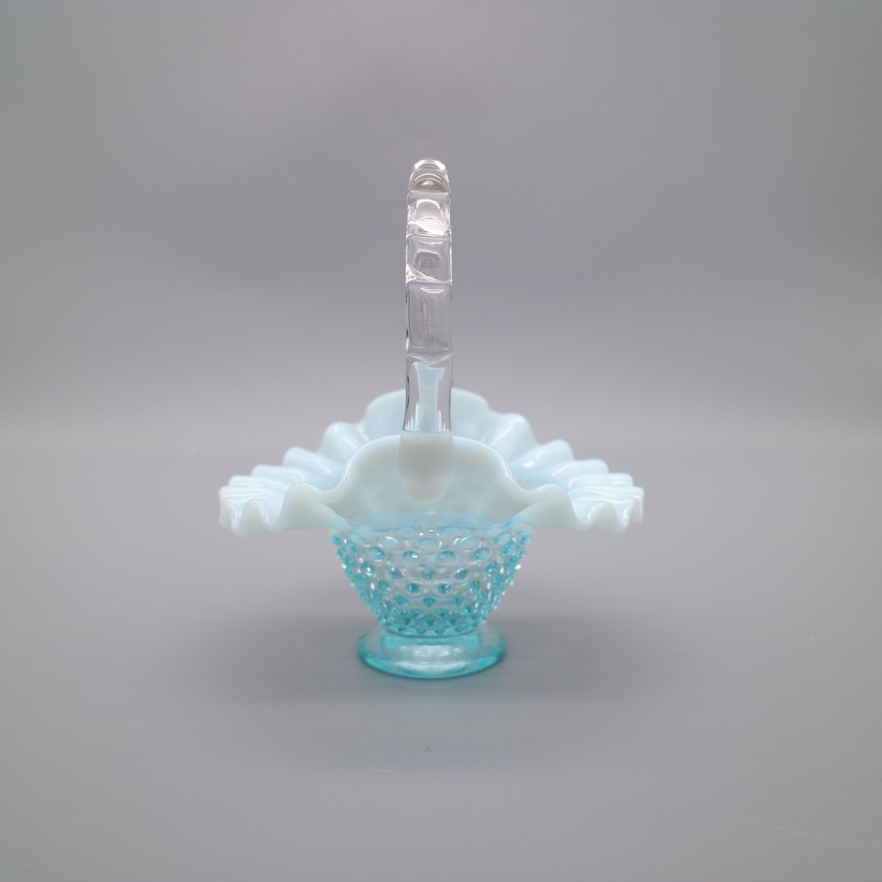 ヴィンテージ フェントン ブルー オパールセント ホブネイル フリル