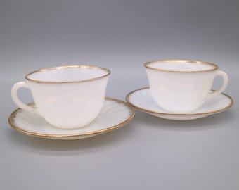 Juego de 2 tazas de té y platillo de vidrio con leche Fire King vintage, con diseño de remolino Suburbia y borde dorado, de Anchor Hocking, aptas para horno, EE. UU.