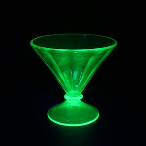 Vintage Emerald Green Uranium Glass Depression Glass 5" Candy Bowl Dish