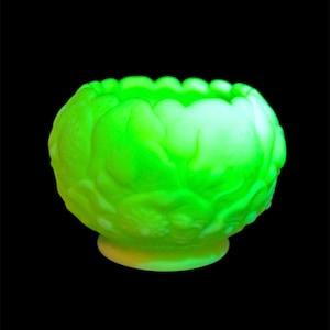 Fenton Lime Green Satin Green Custard Water Lily Flower Bowl | Fenton Art Glass | Uranium Glass