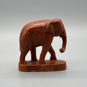 Vintage handgesneden houten olifantsbeeldje