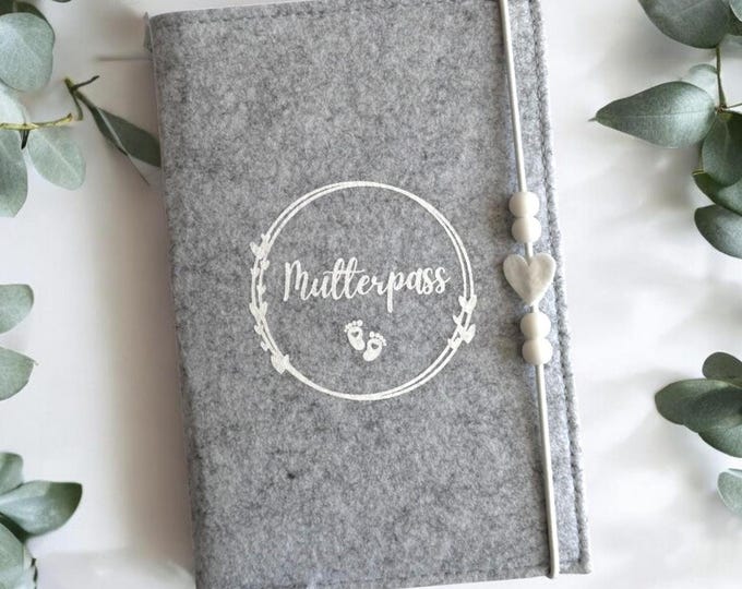 Maternity record cover felt | Cover for maternity record with heart detail | Gift for expectant mothers | Pregnancy