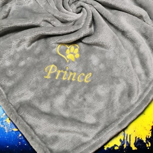 Personalized Dog Blanket with Name - Embroidered Cuddly Blanket for Dogs & Cats - Puppy Gift - Pet Blanket in 13 Colors/ 2 Sizes