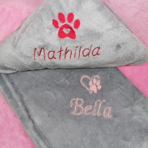 Personalized Dog Blanket with Name - Embroidered Cuddly Blanket for Dogs & Cats - Puppy Gift - Pet Blanket in 13 Colors/ 2 Sizes