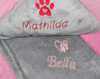 Personalized Dog Blanket with Name - Embroidered Cuddly Blanket for Dogs & Cats - Puppy Gift - Pet Blanket in 13 Colors/ 2 Sizes