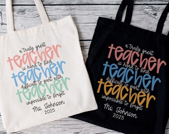 Bolsa de lona personalizada para maestra jubilada, con nombre y año personalizados, ideal como regalo para maestra jubilada o de fin de curso.
