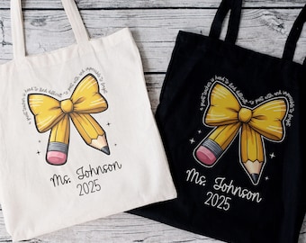 Bolsa de lona personalizada para maestra jubilada, con nombre y año personalizados, ideal como regalo para maestra jubilada o de fin de curso.