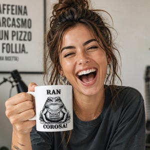 Tazza divertente con rana “Do Not Disturb” – Mug ironica regalo ufficio, caffè, lavoro smart – Sarcastic Coffee Cup Gift for Office & Home