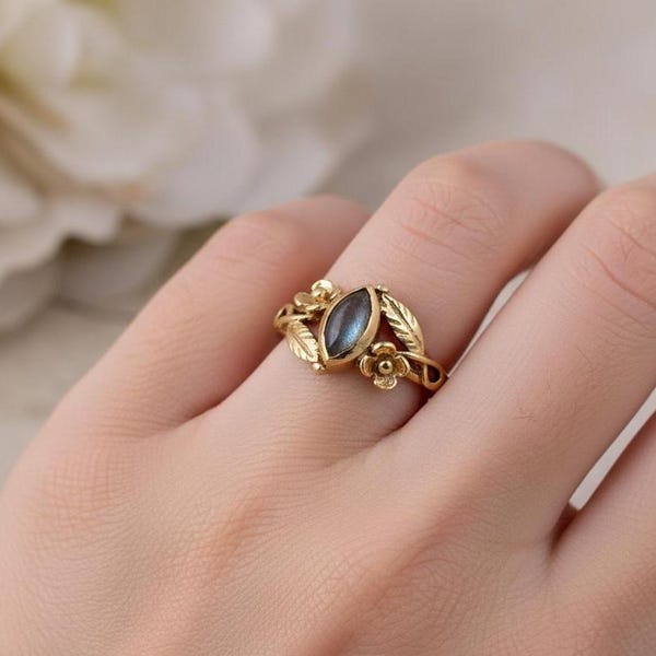 Anel delicado com flor de labradorita, anel minimalista, anel de ouro feminino, anel com flor e folha de ouro, delicado e minimalista, anel de falange.