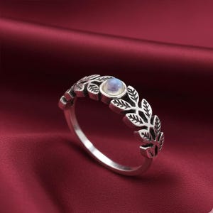 Maansteen olijfbladring, sterlingzilveren natuurbelofte band, boho Vine stapelring, vintage lommerrijke ring, hemelse kristallen ring