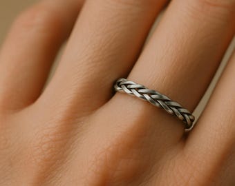 Flätad silverring – Rustik minimalistisk vigselring för män och kvinnor