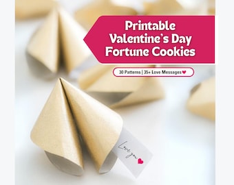 Op de afbeelding: Printbare Valentijnsdag-gelukskoekjes met 30 patronen en meer dan 35 liefdesboodschappen. De afbeelding toont een gouden gelukskoekje met een wit papiertje waarop "Love you" staat met een roze hartje.