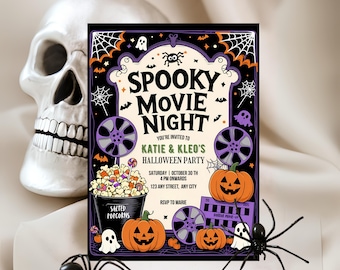Könnte beinhalten: Eine Halloween-Party-Einladung mit dem Text "Spooky Movie Night". Die Einladung zeigt Kürbisse, Geister, Spinnen und Filmrollen. Die Einladung enthält Datum, Uhrzeit und Ort der Party.