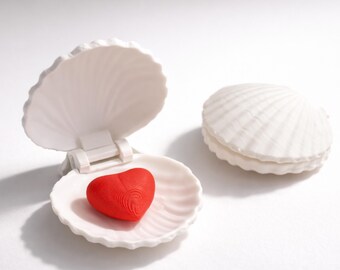 Shell-shaped box