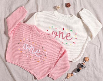 Erster Geburtstag Pullover, One Hand bestickter Pullover, Benutzerdefinierte Baby 1. Geburtstag, personalisierte Jungen und Mädchen Outfit