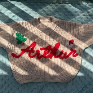 Hand bestickter Baby-Pullover, Baby-Strickpullover, personalisierte Neugeborenen-Pullover, Baby-Pullover, Kinder-Geburtstag-Pullover
