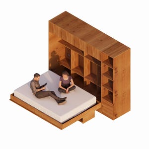 K&ouml;nnte beinhalten: Eine Holzwand mit Regalen und einem ausziehbaren Bett. Zwei Personen sitzen auf dem Bett, eine liest ein Buch und die andere schaut auf ein Tablet.