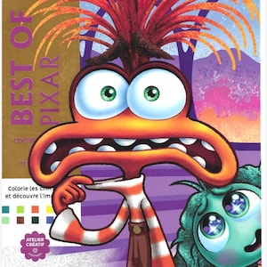Peut inclure: Une couverture de livre de coloriage Best of Pixar représentant un grand personnage orange aux cheveux rouges hérissés, aux grands yeux verts et portant un haut rayé blanc et orange, avec une petite créature turquoise aux yeux brillants.