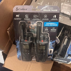 Cobra RX685 walkie-talkie radios