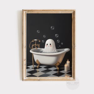Duch w kąpieli | Obraz w stylu vintage z motywem kąpieli z pianą | Grafika ścienna do druku na Halloween | Upiorna ciemna akademia | Nastrojowy wystrój łazienki | P661