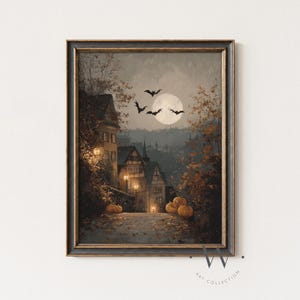 Op de afbeelding: Een ingelijste prent van een griezelige Halloween-scène. Het kunstwerk toont een maanverlichte nacht met vleermuizen die over een stad vliegen met verlichte ramen en pompoenen. De kunst is van de "Art Collection".