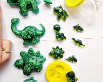 Dinosaur size sorting play dough stamps