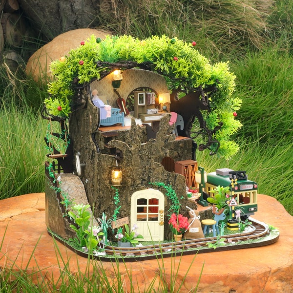 Garden Forest Secret Tree House Maison de poupée miniature bricolage 1: 24 kit de création avec lumières LED, idée cadeau pour les enfants, les amis, la famille - MiniDrago