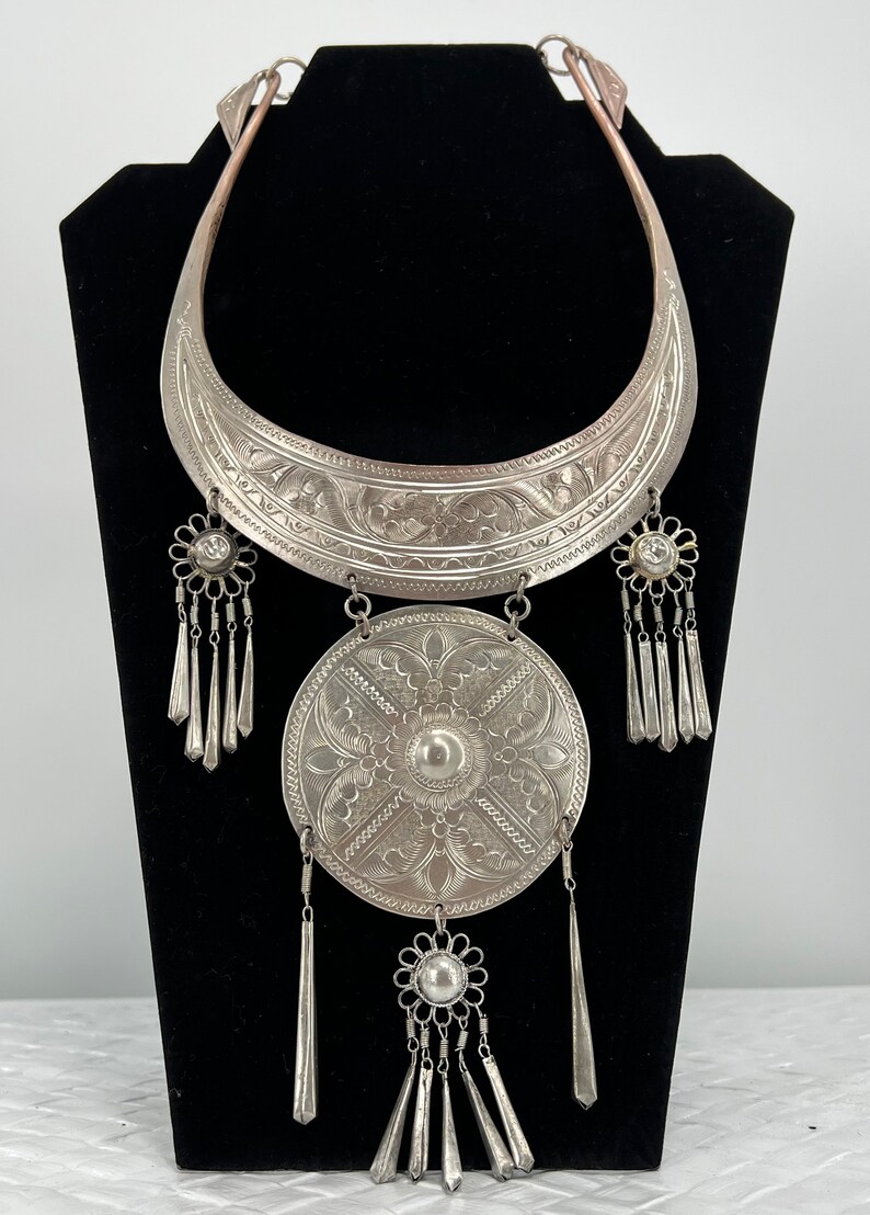 Silver Thai Collar Necklace Set