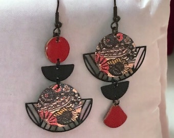 Mismatched asymmetrical earrings in gold stainless steel - red sequins and copper medallion - for women or young girls