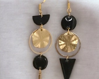 Mismatched asymmetrical earrings in gold stainless steel - black sequins - for women or young girls