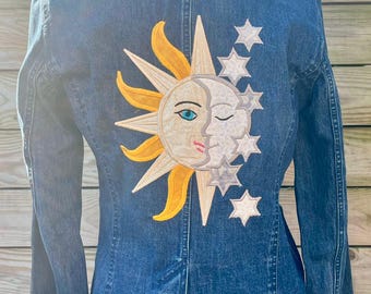 Chaqueta vaquera con bordado y apliques Sol Luna Estrellas Celestiales