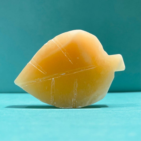 Yellow Calcite Leaf Carving: Healing Crystal for Creativity, Boosting Confidence & Personal Empowerment. Perfect for Home Office Decor Gift