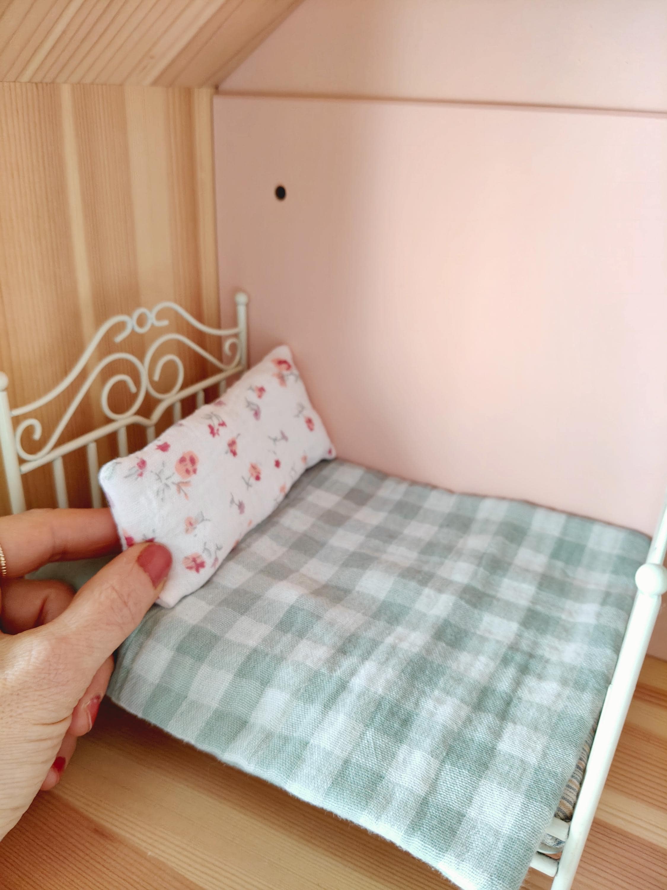 Parure De Lit Pour Poupée à Carreaux Rose Et Blanc – 3 Pièces : Oreiller, Drap Supérieur Et Drap Inférieur