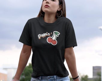 Poppin' Cherrys T-Shirt | Retro 90er Jahre Vibe Tee | Verspieltes Crass Humor Top | Spaß Kirschen-Grafik-T-Shirt | Bold Statement Casual Mode