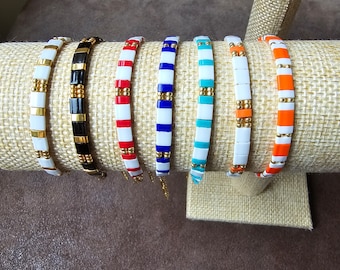 Pulsera de cuentas Tila de Miyuki: elegante pulsera apilable con detalles dorados