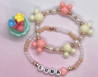 Musse Pigg armband med två guldfärgade armband / Personligt armband / Musse Pigg armband / Anpassat armband / Armgodis / Disney armband