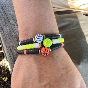 Sport bracelet / Baseball / Soccer / Football / Basketball / Tennis bracelet / Beaded name bracelet / Personalized / Gift for husband / gift