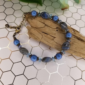 Czech oval blue gray beads bracelet, blue satin beads bracelet, blue and bronze tone beaded bracelet, unisex bracelet