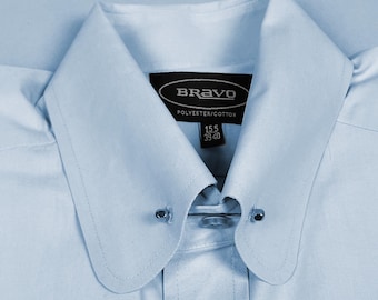 May include: A light blue dress shirt with a collar that can be worn with collar stays. The shirt has a button closure and a label that reads "BRAVO POLYESTER/COTTON 15.5 39-40".