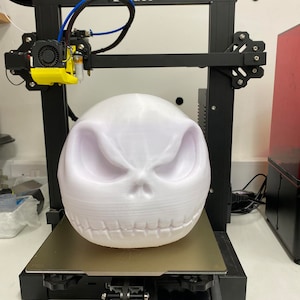 Round skull &quot;Vengefull look&quot; Head 3D Printable File