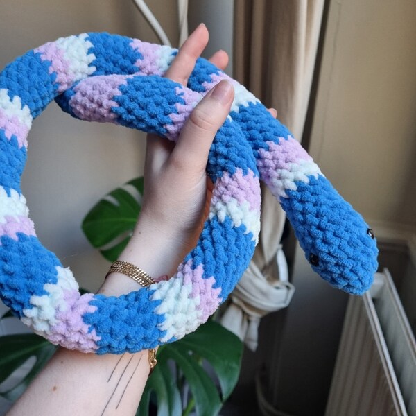 Peluche en crochet Serpent bleu