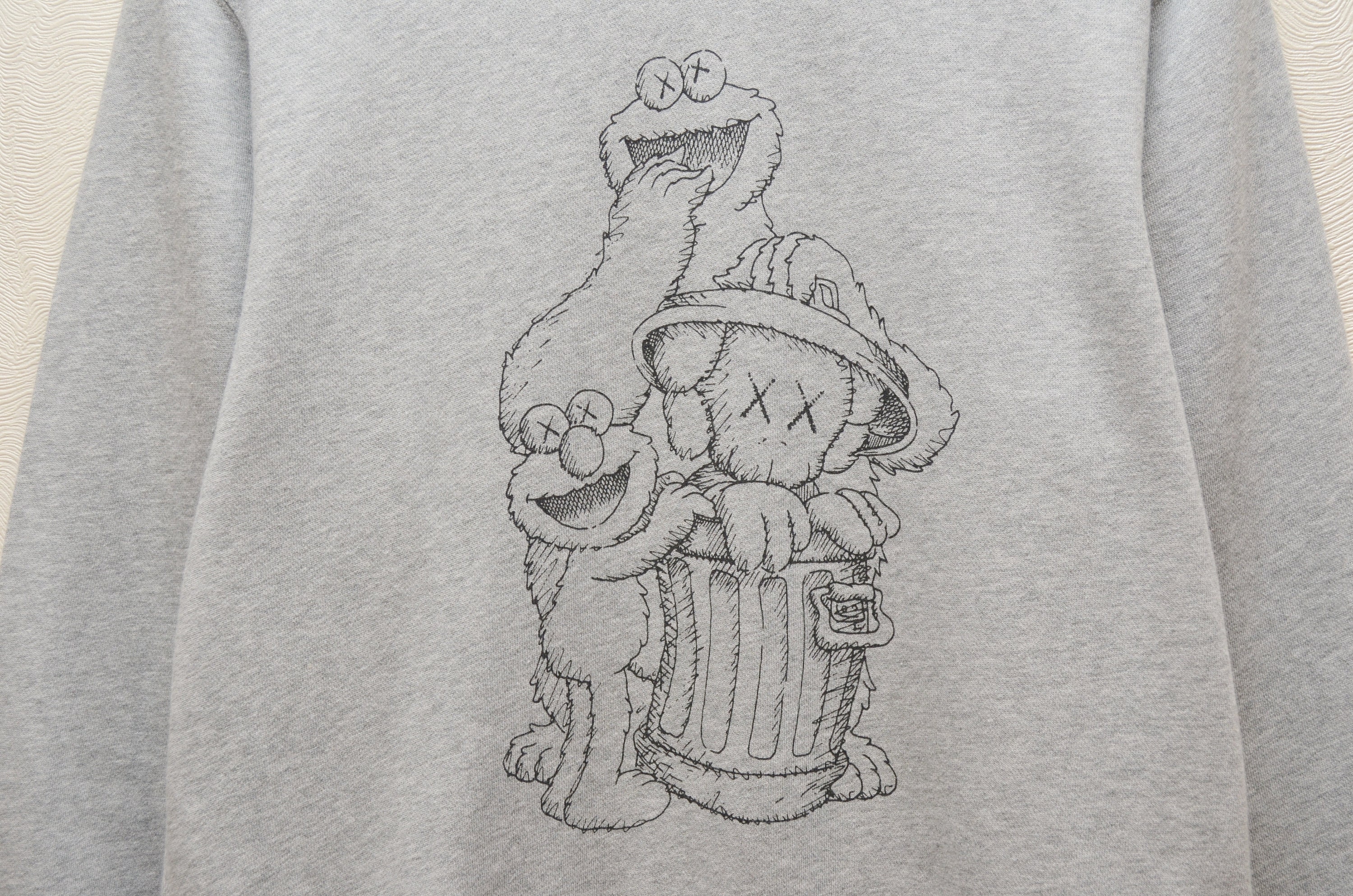 KAWS X Uniqlo X Sesame Street Sweatshirt Crewneck Big Logo KAWS X Uniqlo X Sesame Street Sweatshirt Crewneck Big Logo