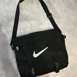 NIKE ナイキ メッセンジャーバッグ ロゴ刺繍 Y2K 黒 Nike messenger bag - Etsy 日本