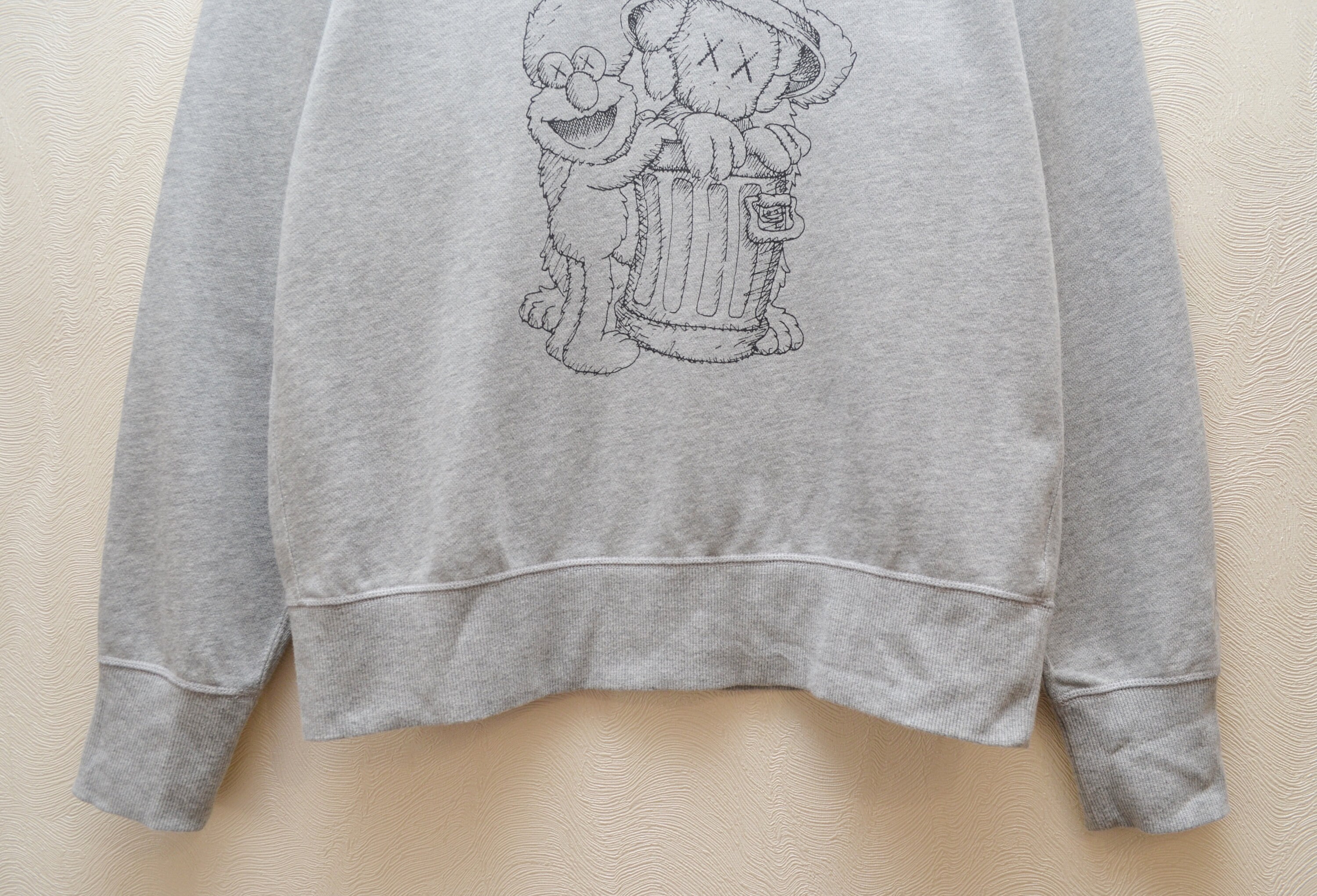 KAWS X Uniqlo X Sesame Street Sweatshirt Crewneck Big Logo Size S 