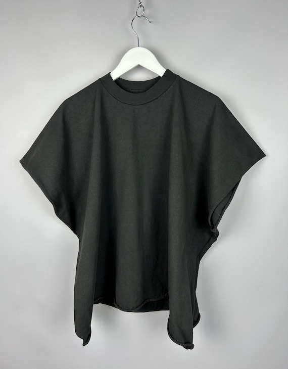 YEEZY Vultures 1 Box Tee Black YZY L/XL Size 2 Hype - Etsy YEEZY Vultures 1 Box Tee Black YZY L/XL Size 2 Hype - Etsy