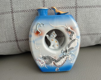 bouteille à Sake du Japon motifs en relief