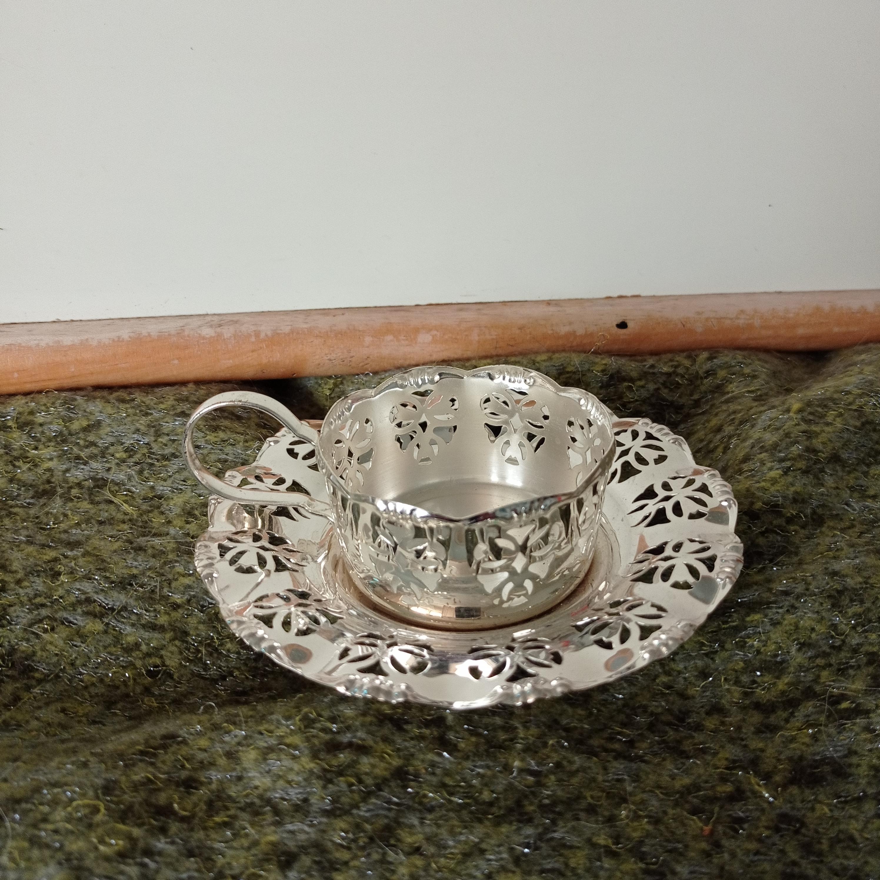 Tasse et soucoupe en métal argenté | Ma Cabane Vintage