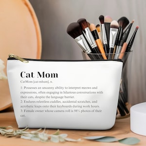Makeup Bag for Cat Moms, Cat Makeup Pouch, Travel Makeup Bag, Custom Makeup Bag for Cat Mom, Overnight Bag Travel Bags, Cat Mom Toiletry Bag
