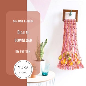 May include: Digital download pattern for a pink and orange macrame bag with a wooden frame. The bag is hanging on a white wall and has fruit inside. The text "MACRAME PATTERN", "DIGITAL DOWNLOAD", "DIY PATTERN", and "YUKA STUDIO" is visible on the image.