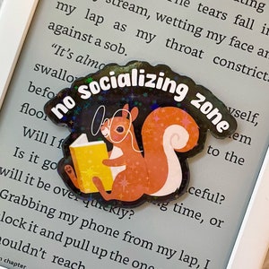 Zona de no socialización/Zona de socialización • Adhesivo holográfico de lectura antisocial
